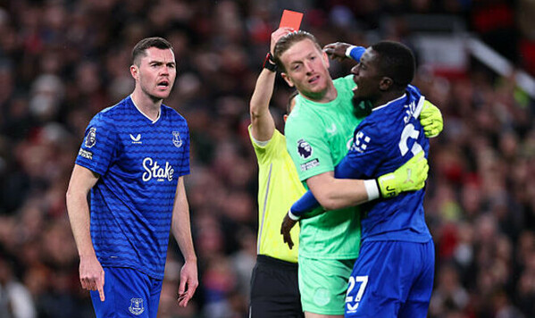 В АПЛ впервые за 17 лет удаление игрока за конфликт с одноклубником Эвертон, Юнайтед, Манчестер, Гуйе, Энди