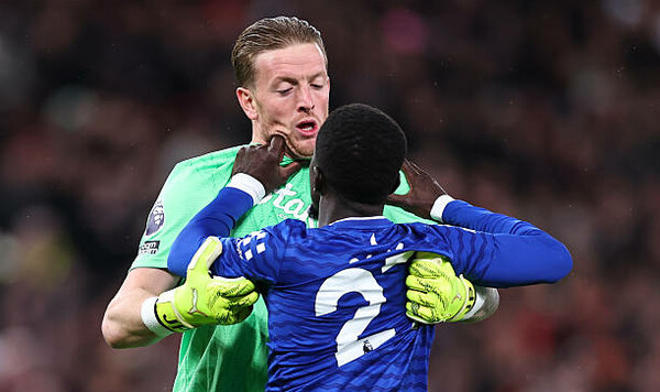 Игрок Эвертона объяснил свое удаление в матче с МЮ за стычку с партнером Майклом, Эвертона, Кином