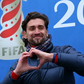 51-летний бывший футболист сборной России женился на 23-летней телеведущей России, Москве, Елену, Нигматуллин