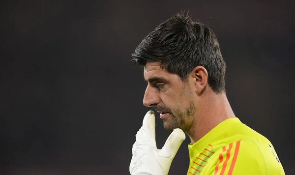 Хаби Алонсо выбрал стартового вратаря Реала на матч против Жироны Куртуа, Реала, Тибо