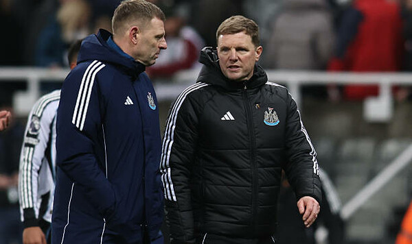 Ньюкасл, Брентфорду, Эдди, Наставник