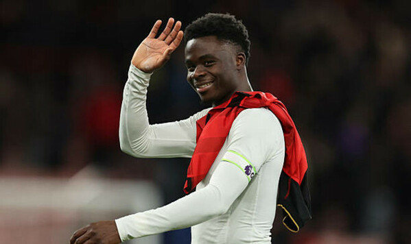 Сака вошел в топ-5 самых высокооплачиваемых игроков АПЛ – кто впереди? Манчестер, Арсенал, Ливерпуль, Юнайтед, Сити