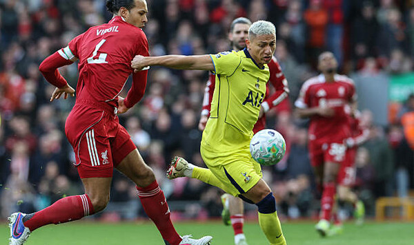 Драматичная концовка. Ливерпуль упустил победу в матче с Тоттенхэмом Ліверпуль, Собослаї, Рішарлісон, Тоттенхем, Прем
