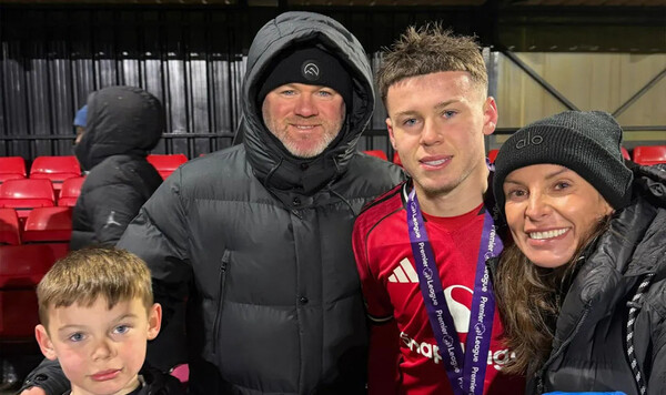 ФОТО. Новый Руни? 16-летний сын легенды уже выигрывает трофеи с МЮ Руни, Джейси, Каррик, Юнайтед, Магуайр