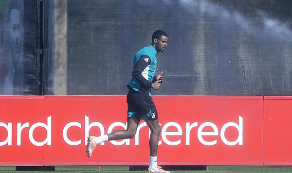 Ливерпуль, Барселоне, Исак, Александер