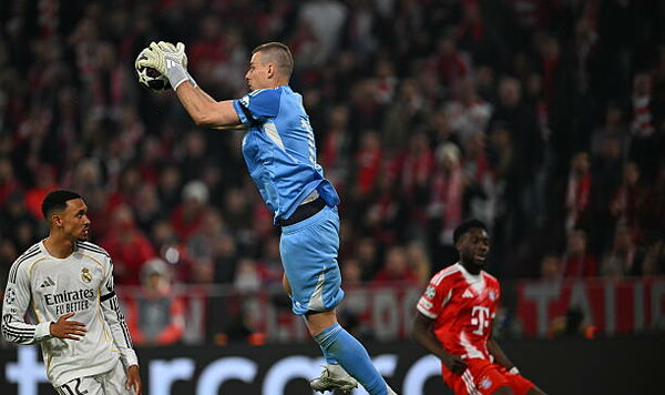 Лунин, Андрей, Альянц, Арену, Слишком