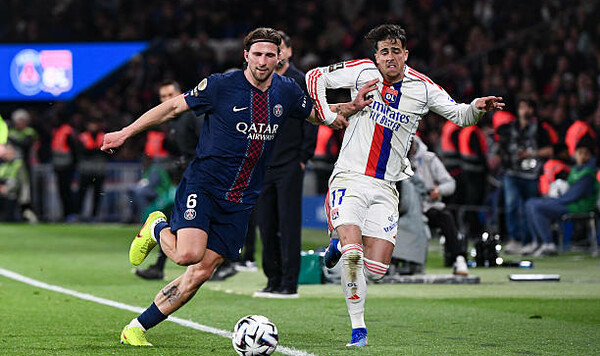 Забарный, Франции, Лионом, Маркиньоса, Конте